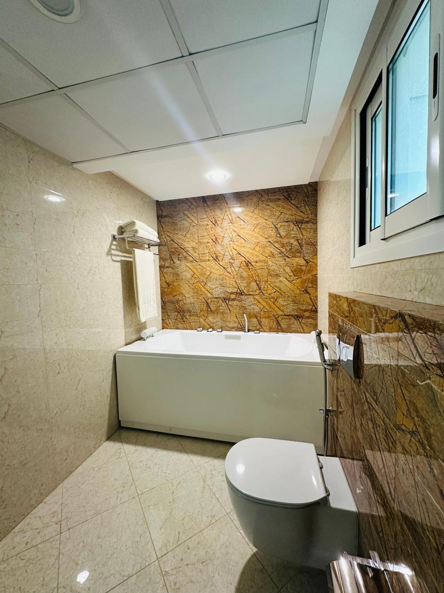 Saxophone Suites Al Al Muharraq Esterno foto